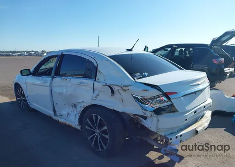 2011 Chrysler 200 S из США, поврежденный, VIN 1C3BC8FG0BN613166